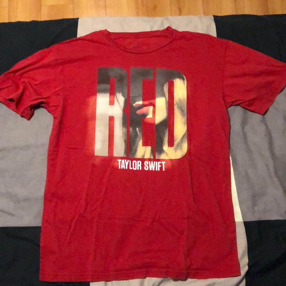 Taylor Swift Red T shirt medium